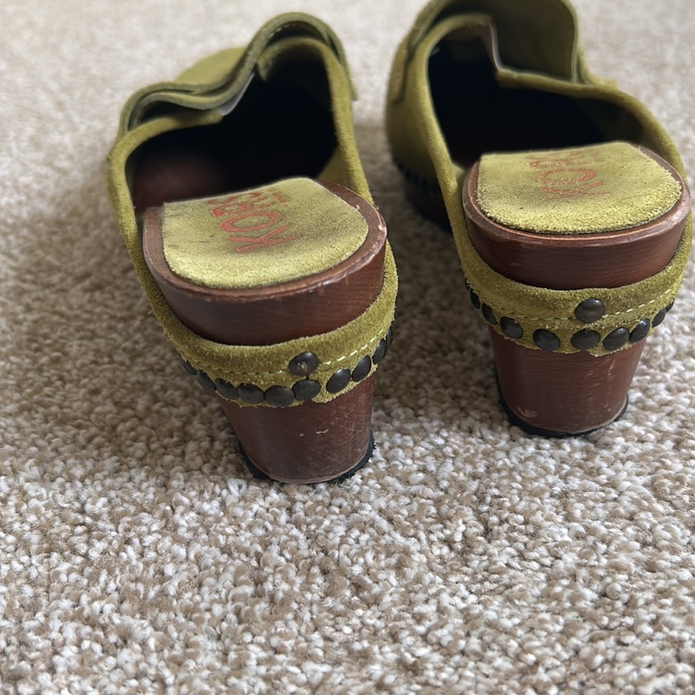 Clogs - Picture 3 of 4